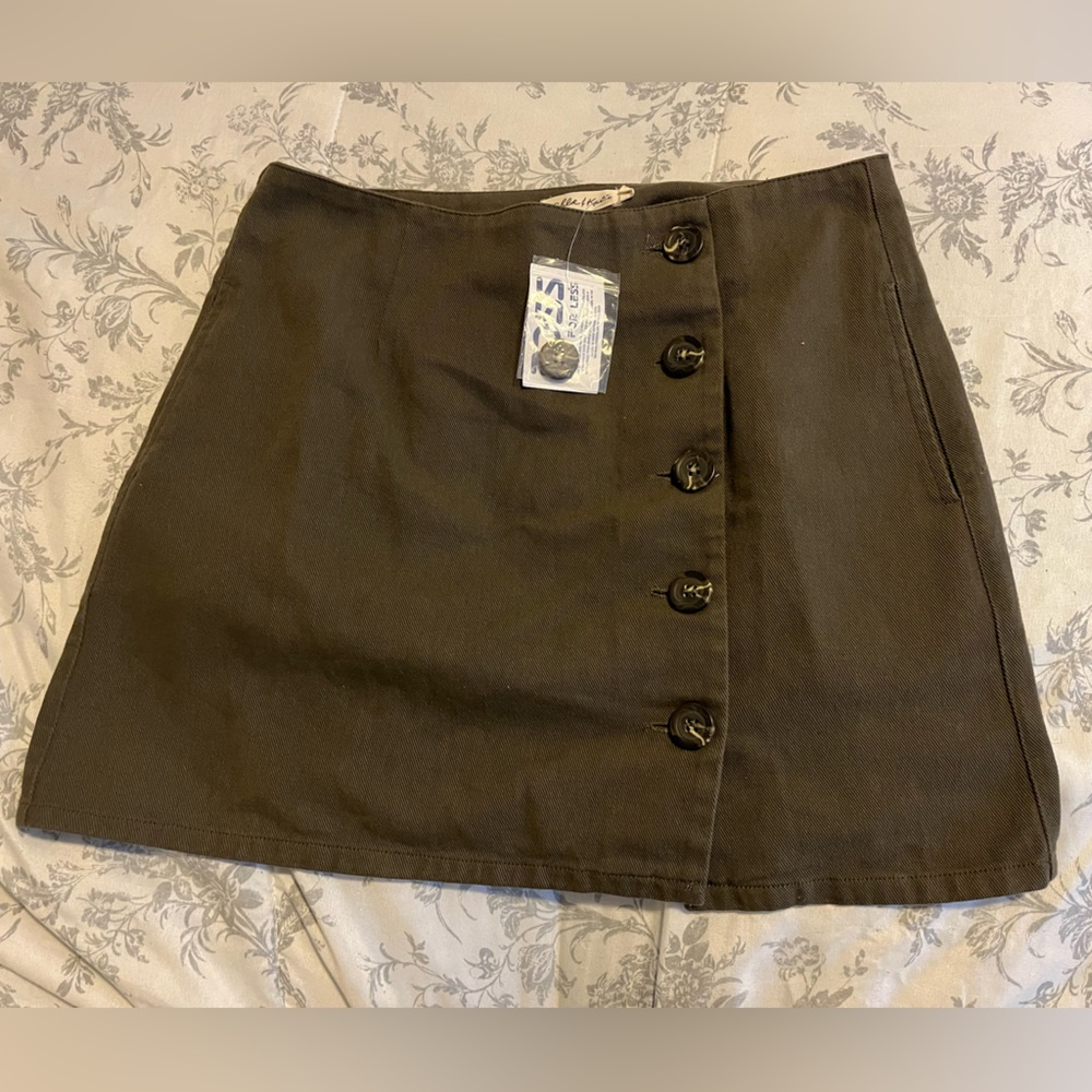 Olive green button skirt - Picture 1 of 3